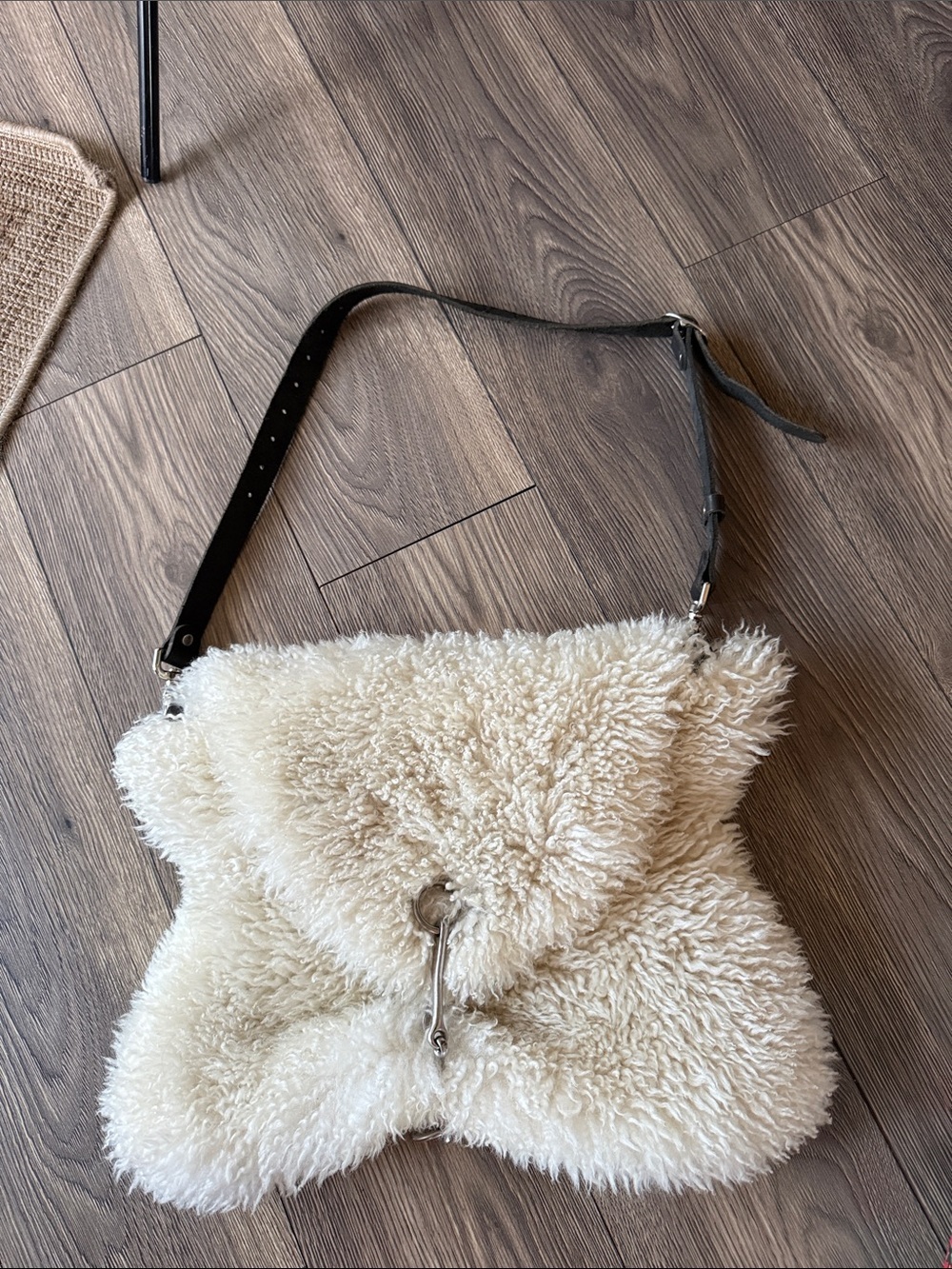 Genuine Sheepskin Shearling Crossbody Bag Oversized with a black Leather Strap - Picture 2 of 15